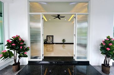 3 Storey Semi Bungalow @ Equine Park Seri Kembangan