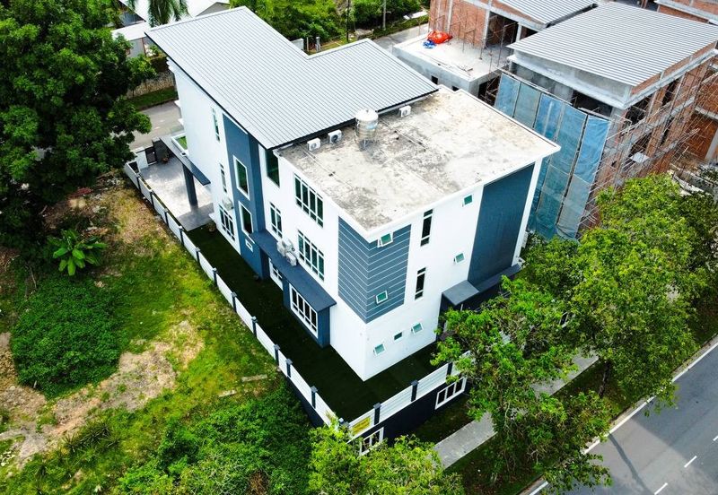 3 Storey Semi Bungalow @ Equine Park Seri Kembangan