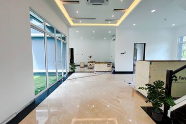 3 Storey Semi Bungalow @ Equine Park Seri Kembangan