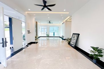 3 Storey Semi Bungalow @ Equine Park Seri Kembangan