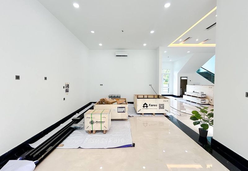 3 Storey Semi Bungalow @ Equine Park Seri Kembangan