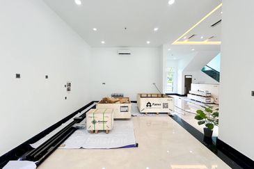 3 Storey Semi Bungalow @ Equine Park Seri Kembangan