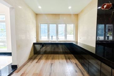 3 Storey Semi Bungalow @ Equine Park Seri Kembangan