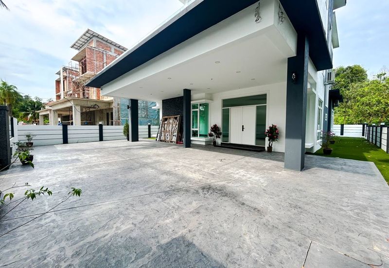 3 Storey Semi Bungalow @ Equine Park Seri Kembangan