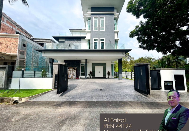 3 Storey Semi Bungalow @ Equine Park Seri Kembangan