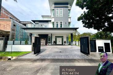 3 Storey Semi Bungalow @ Equine Park Seri Kembangan