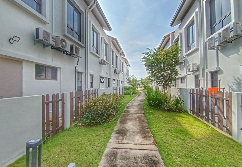 Setia Warisan Tropika (Belladonna)