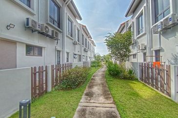 Setia Warisan Tropika (Belladonna)