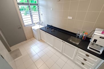 Bungalow Danau Mutiara Presint 16