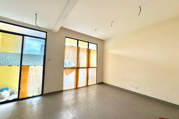 3 Storey Superlink Terrace House Ukay Tropika Ampanh