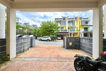 3 Storey Superlink Terrace House Ukay Tropika Ampanh