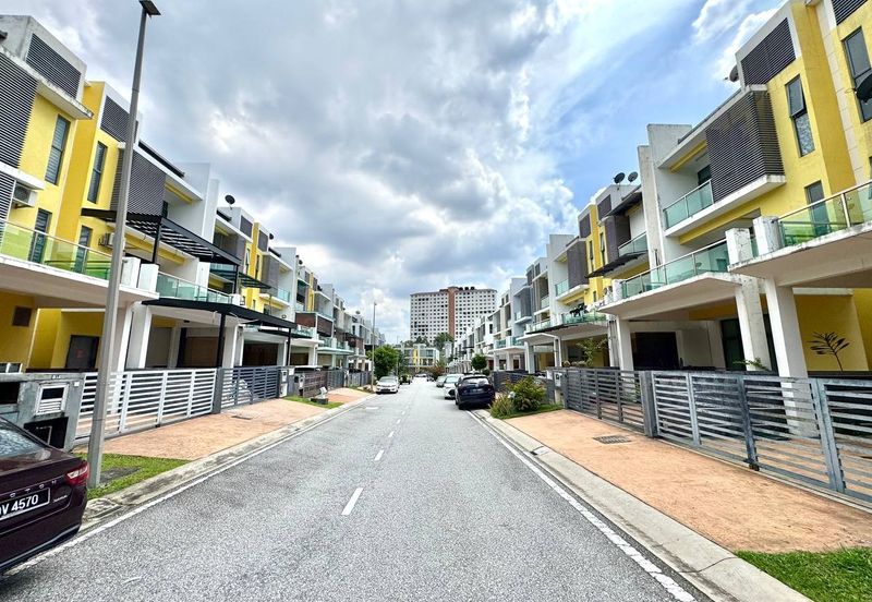 3 Storey Superlink Terrace House Ukay Tropika Ampanh