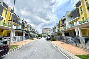 3 Storey Superlink Terrace House Ukay Tropika Ampanh