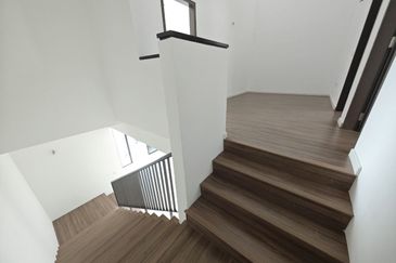 Below Market Double Storey Anisa Serenia City Kota Warisan Sepang