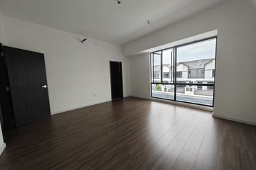 Below Market Double Storey Anisa Serenia City Kota Warisan Sepang