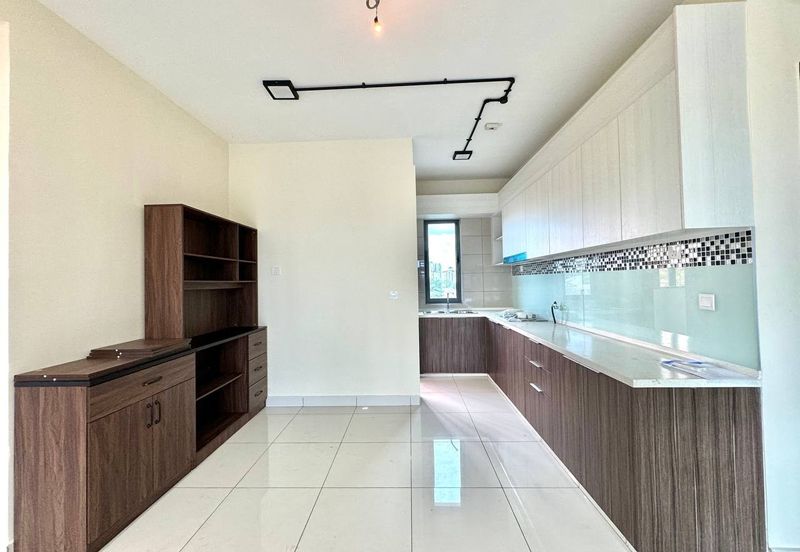 Aura Residence @ Precint 8