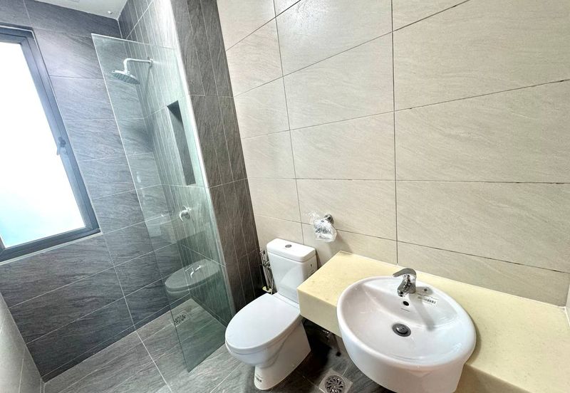 Aura Residence @ Precint 8