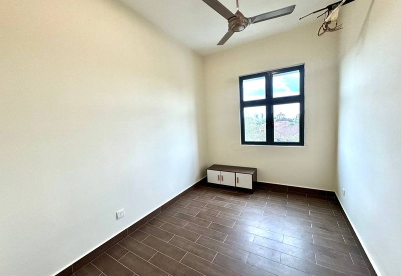 Aura Residence @ Precint 8