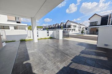 End Lot Double Storey AIORA Serenia Kota Warisan Sepang