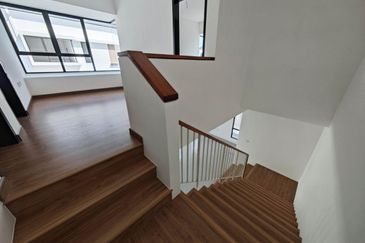 End Lot Double Storey AIORA Serenia Kota Warisan Sepang