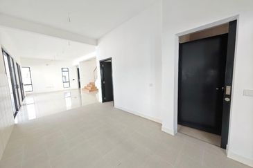 End Lot Double Storey AIORA Serenia Kota Warisan Sepang