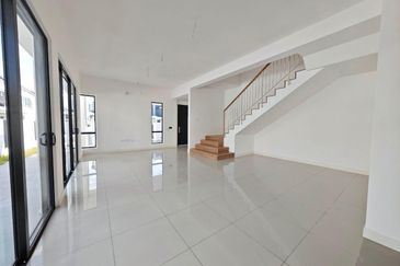 End Lot Double Storey AIORA Serenia Kota Warisan Sepang