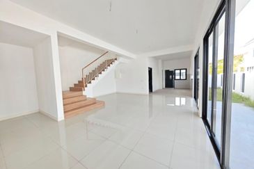 End Lot Double Storey AIORA Serenia Kota Warisan Sepang