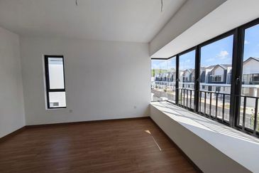 End Lot Double Storey AIORA Serenia Kota Warisan Sepang