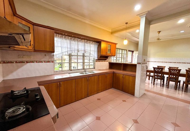 Renovated 1.5 Storey Terrace Corner Lot Suasana Bandar Tun Hussein Onn