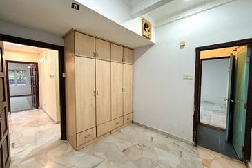 Renovated 1.5 Storey Terrace Corner Lot Suasana Bandar Tun Hussein Onn