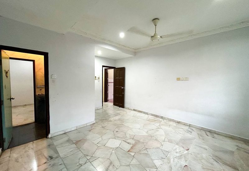 Renovated 1.5 Storey Terrace Corner Lot Suasana Bandar Tun Hussein Onn