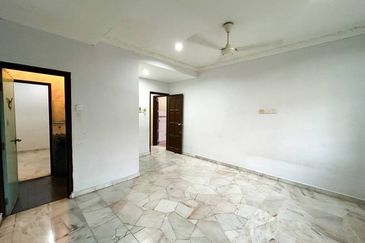 Renovated 1.5 Storey Terrace Corner Lot Suasana Bandar Tun Hussein Onn