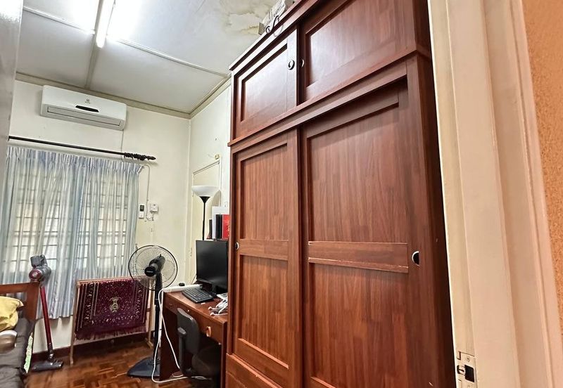 Spacious Double Storey Bungalow Seksyen 8, Shah Alam