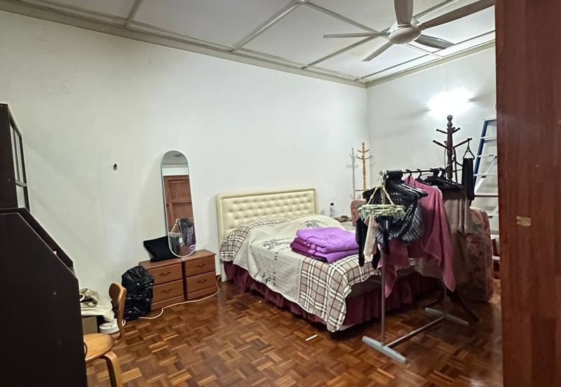 Spacious Double Storey Bungalow Seksyen 8, Shah Alam