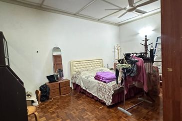 Spacious Double Storey Bungalow Seksyen 8, Shah Alam