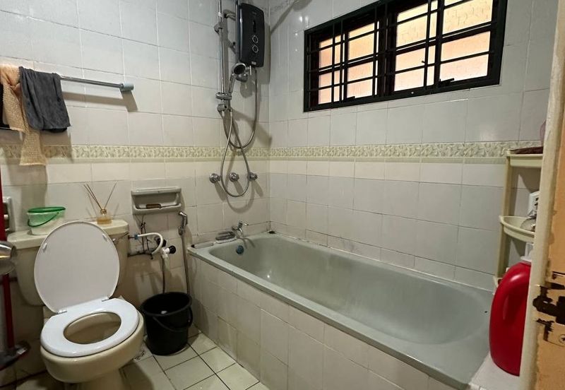 Spacious Double Storey Bungalow Seksyen 8, Shah Alam