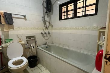 Spacious Double Storey Bungalow Seksyen 8, Shah Alam