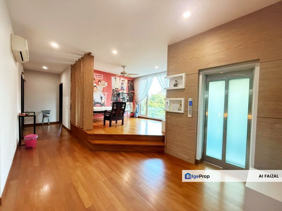 Nice 3.5 Storey Bungalow With Private Lift @ Equine Park, Seri Kembangan, Selangor, Puchong South