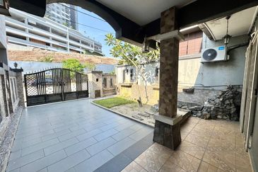 Gated & Guarded Double Storey Terrace @ PUJ 6 Puncak Jalil Selangor