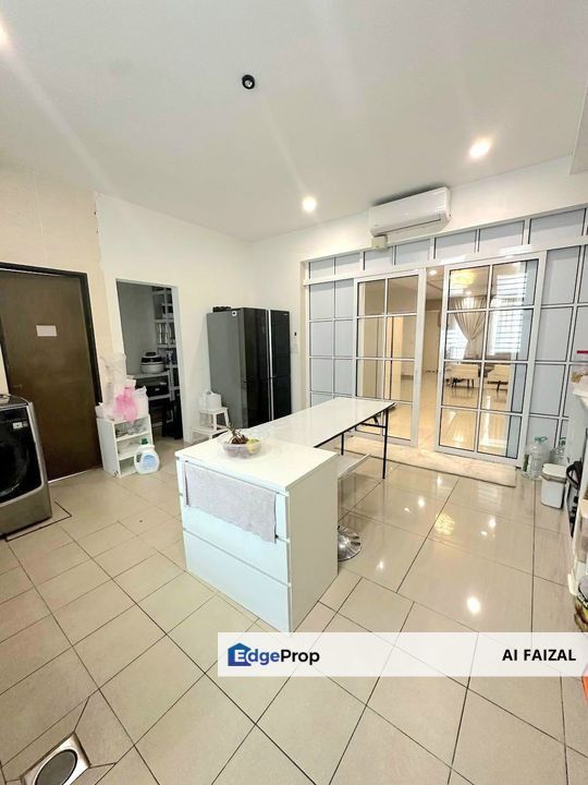 Nice Unit 3 Storey Terrace Bangi Avenue, Selangor, Bangi