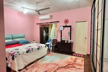 Corner Lot Double Storey Seksyen 6 Bandar Bukit Mahkota Bangi