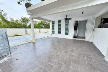 Huge Land Corner Lot 2 Storey Terrace House