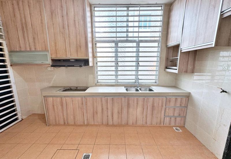 Huge Land Corner Lot 2 Storey Terrace House