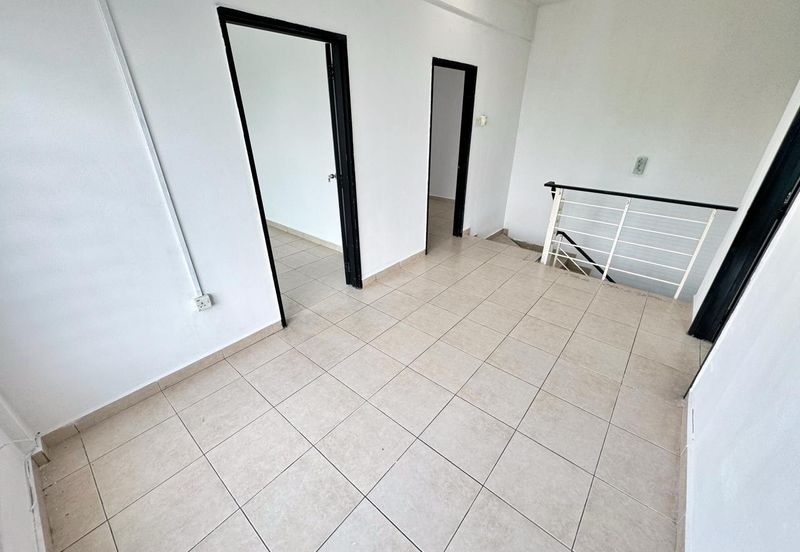 Huge Land Corner Lot 2 Storey Terrace House