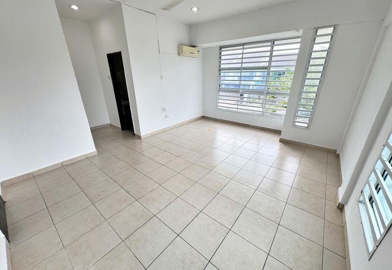 Huge Land Corner Lot 2 Storey Terrace House