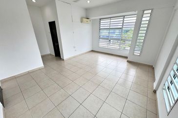 Huge Land Corner Lot 2 Storey Terrace House