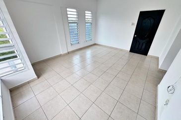 Huge Land Corner Lot 2 Storey Terrace House