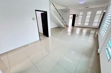 Huge Land Corner Lot 2 Storey Terrace House