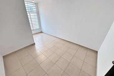 Huge Land Corner Lot 2 Storey Terrace House