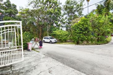 Renovated 1.5 Storey @ Jalan Nuri Sekyaen 7/22 Kota Damansara